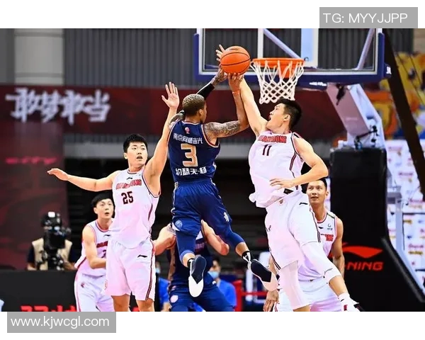 赛后分析南京篮球队与上海篮球队的战术意识与表现对比